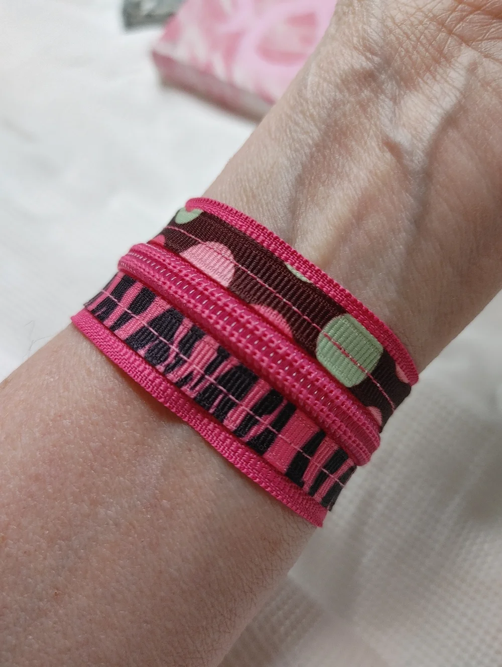 GIRLS FUN PINK CLOTH BRACELETS (3)